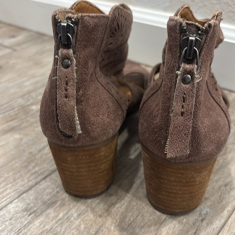 NOT RATED Santana Light Taupe Women's Ankle Boots Booties 10 - Picture 3 of 8